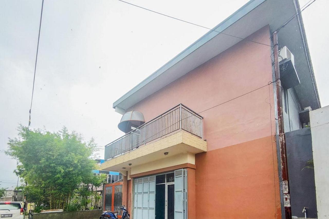 Chandra Graha Guesthouse Palu Exterior photo
